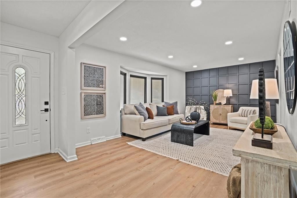 7005 NW Cross Road — photo 8