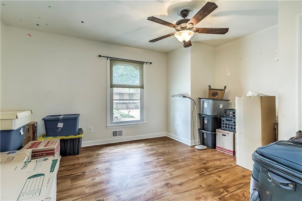 401 NW MEADOWVIEW Drive — photo 17