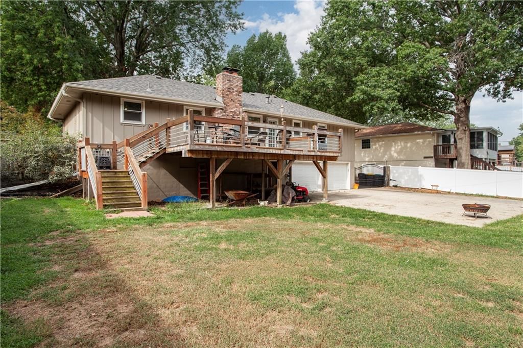 401 NW MEADOWVIEW Drive — photo 24