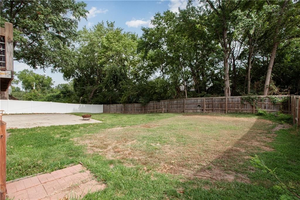 401 NW MEADOWVIEW Drive — photo 26