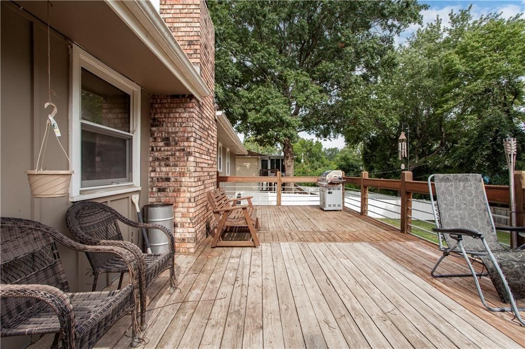 401 NW MEADOWVIEW Drive — photo 27