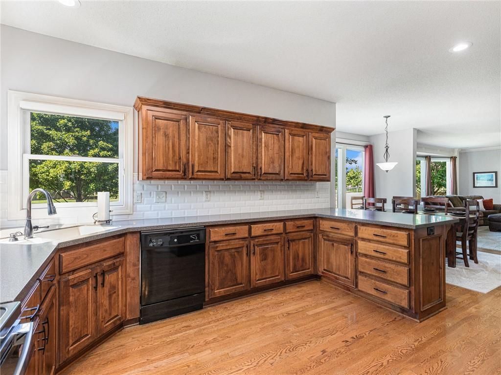 6002 Theden Street — photo 11