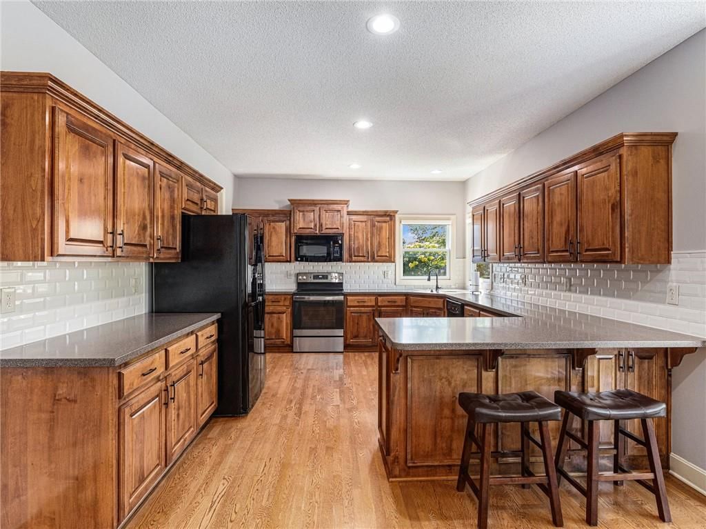 6002 Theden Street — photo 12