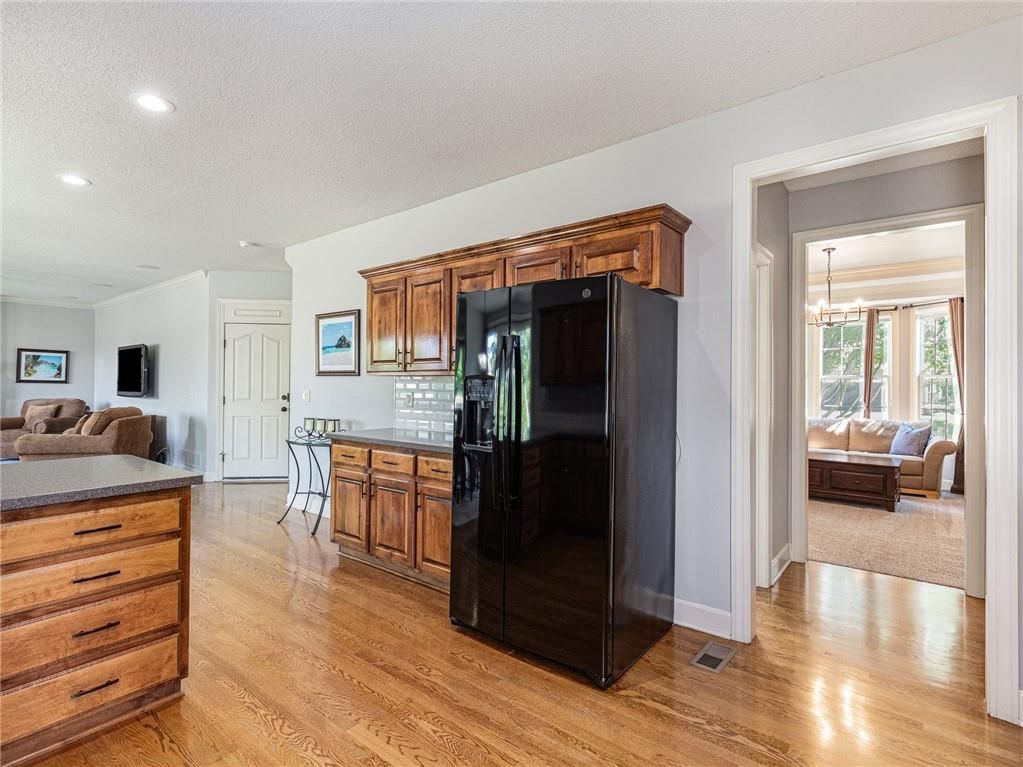 6002 Theden Street — photo 13