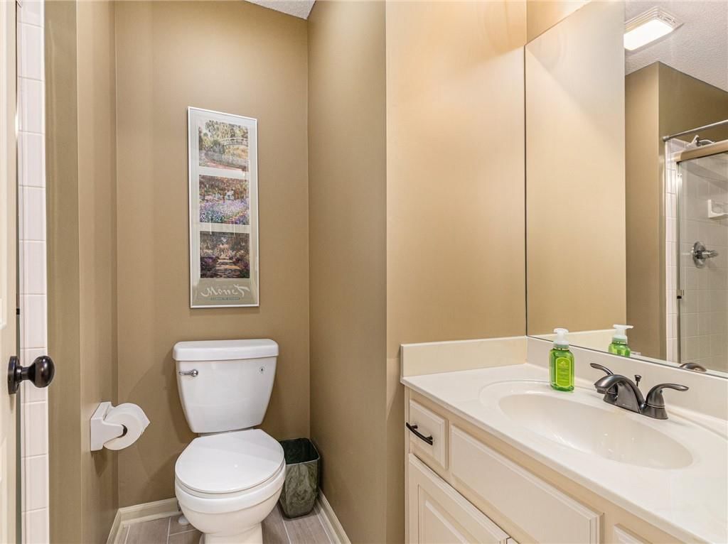 6002 Theden Street — photo 24