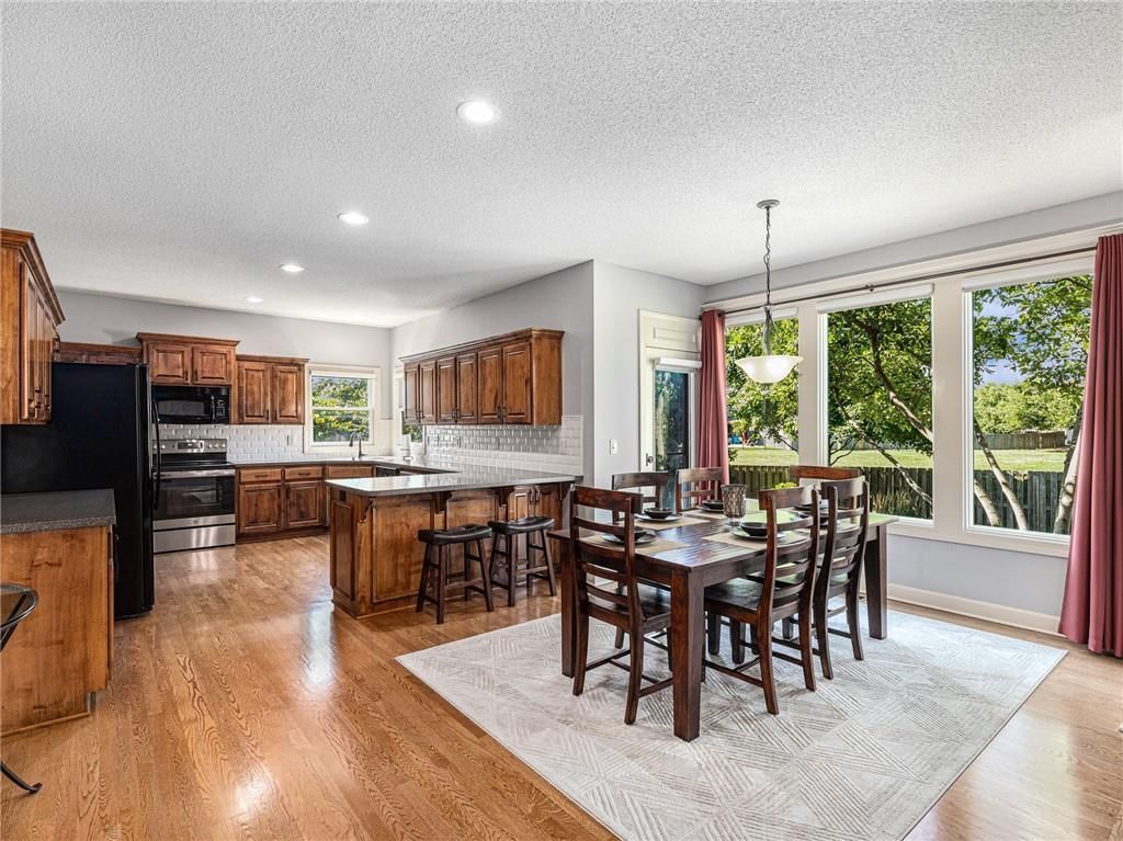 6002 Theden Street — photo 10