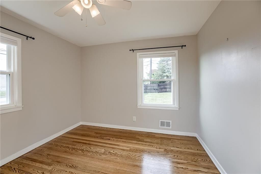 621 E 110th Terrace — photo 16