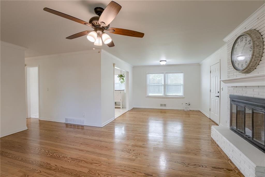 621 E 110th Terrace — photo 8