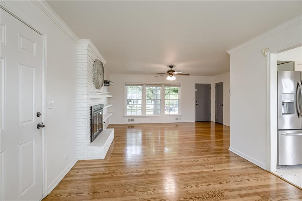621 E 110th Terrace — photo 9