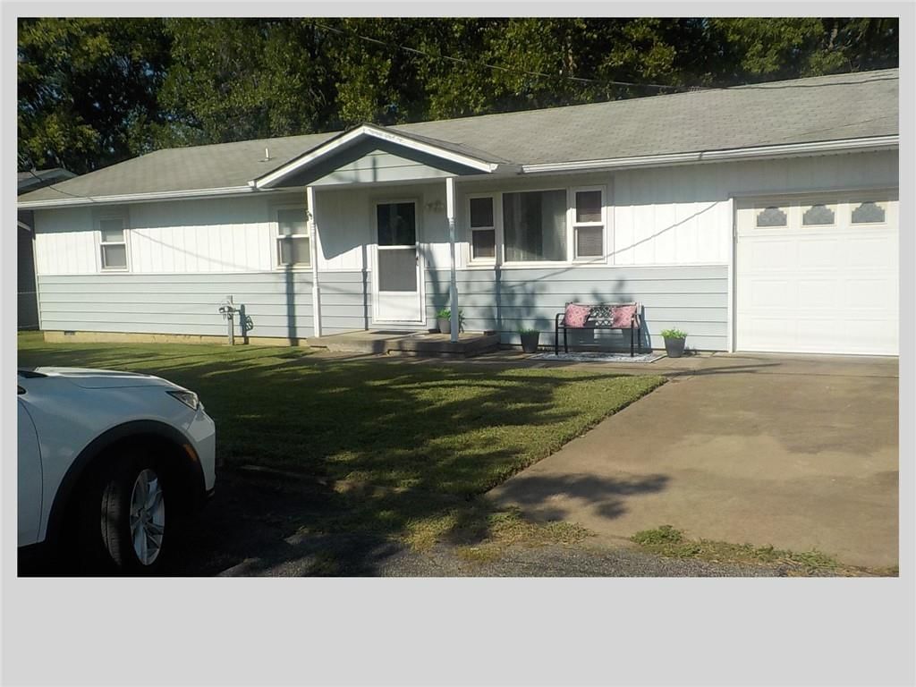 512 Hollywood Avenue — photo 2