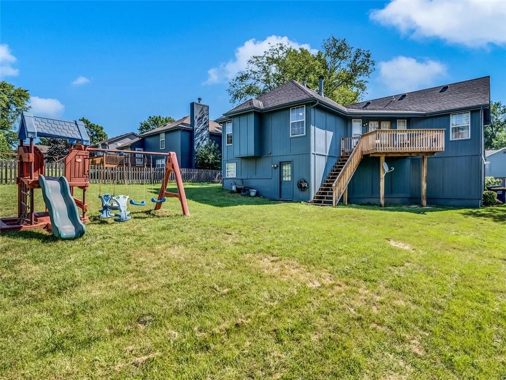 1536 NE TAWNY Drive — photo 17
