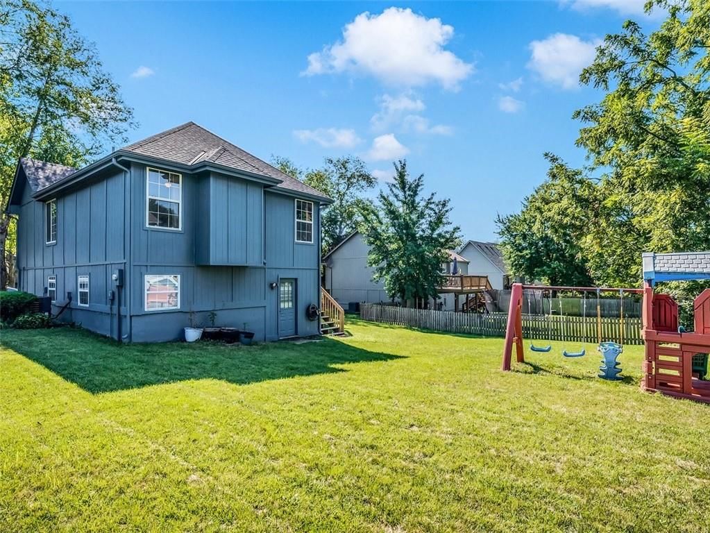 1536 NE TAWNY Drive — photo 18