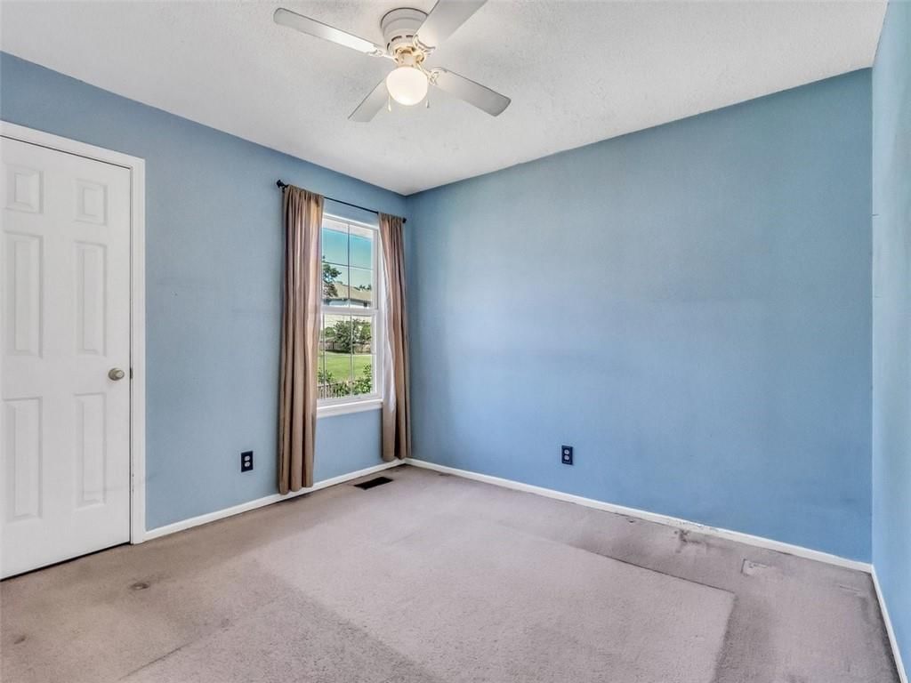 1536 NE TAWNY Drive — photo 8