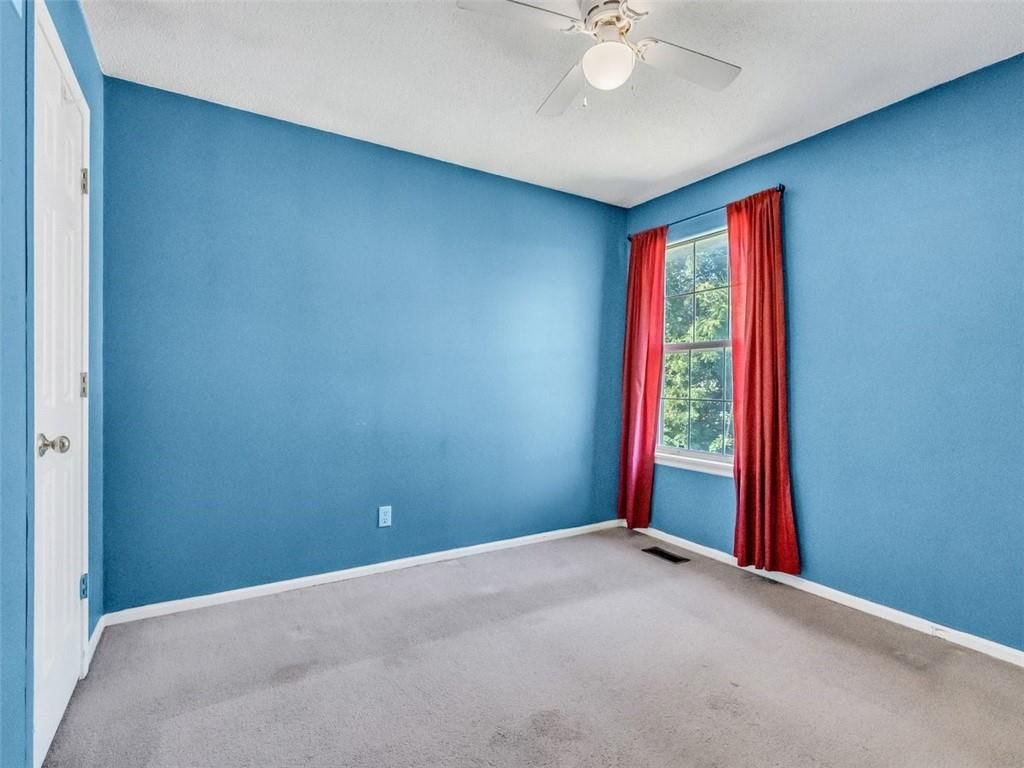 1536 NE TAWNY Drive — photo 9
