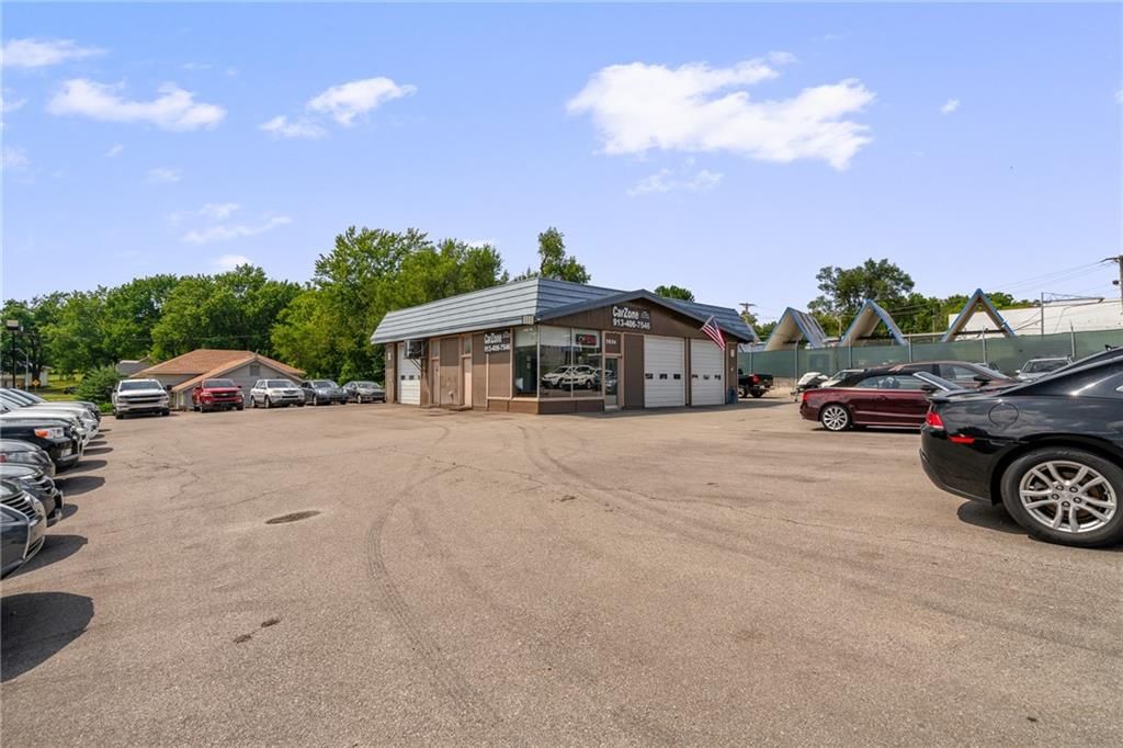 7834 Troost Avenue — photo 16