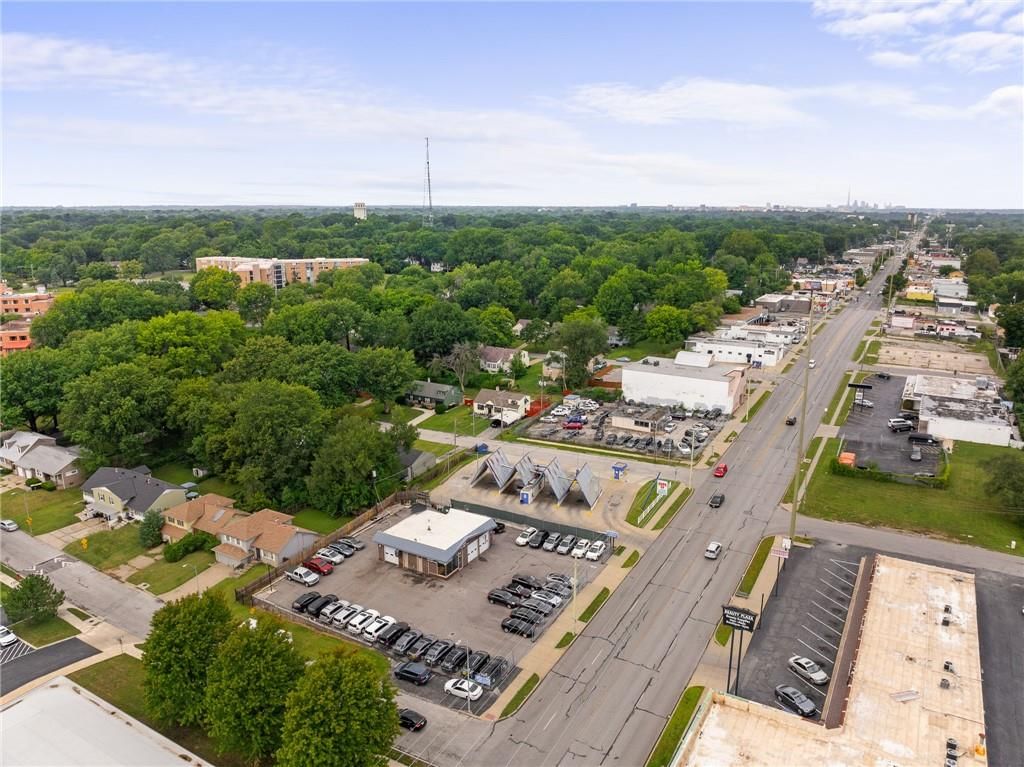 7834 Troost Avenue — photo 9