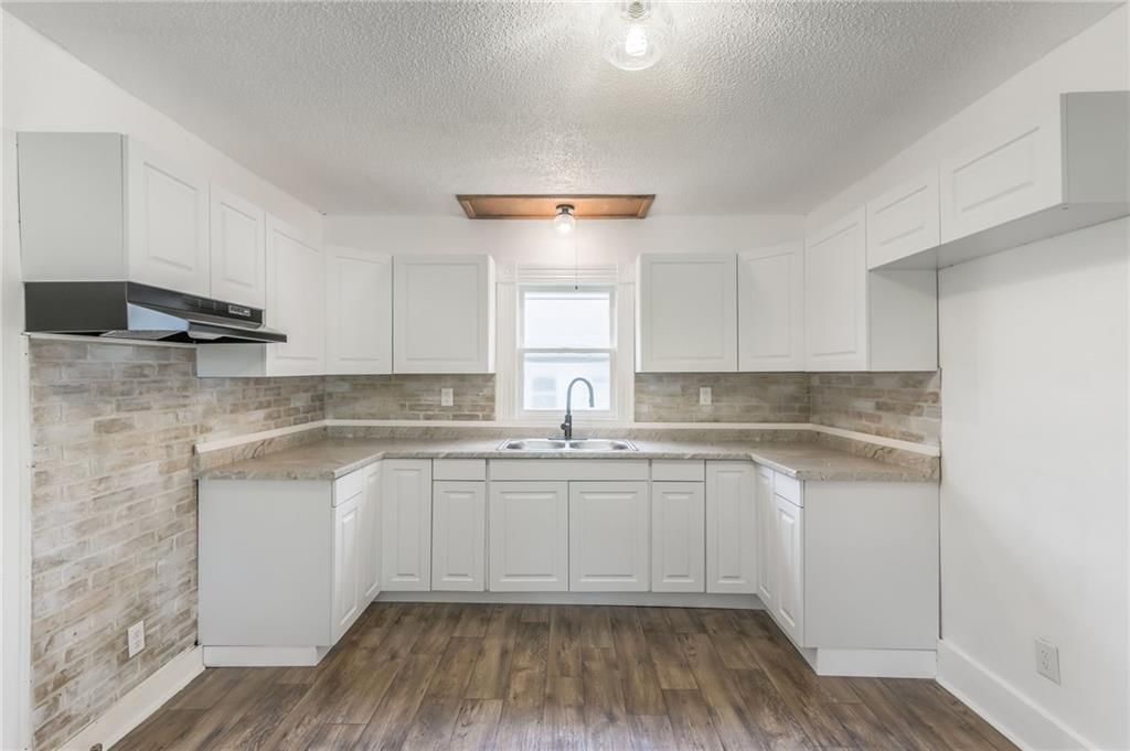 325 John F Kennedy Avenue — photo 11