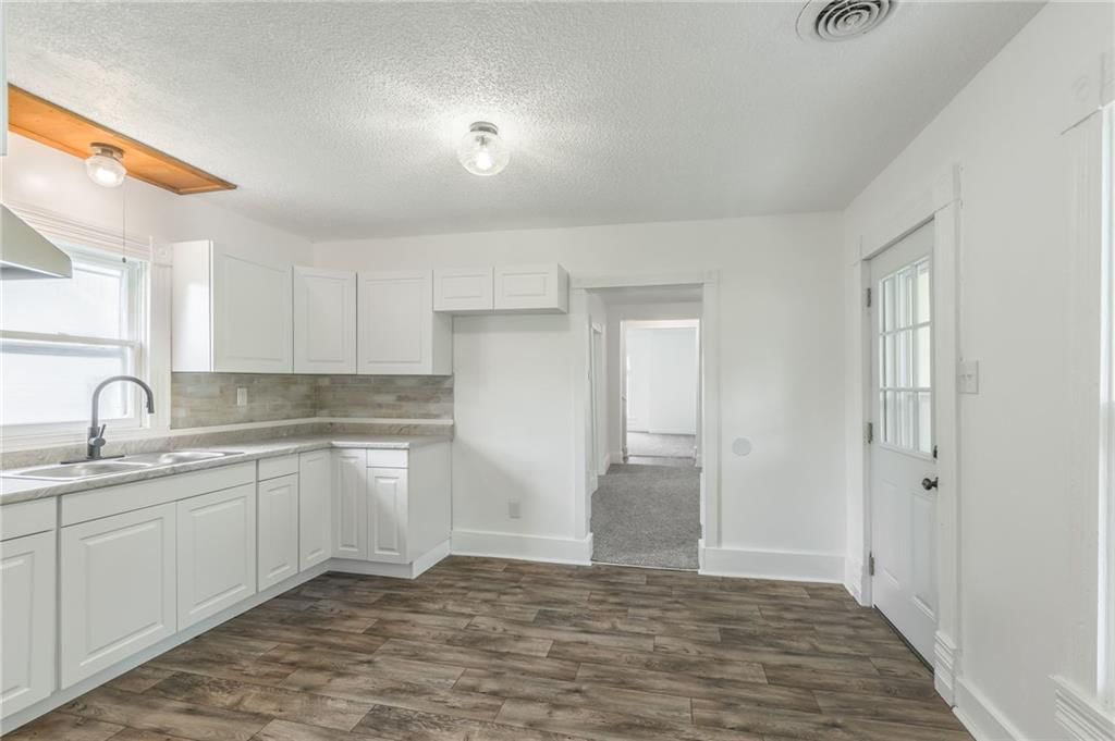 325 John F Kennedy Avenue — photo 12