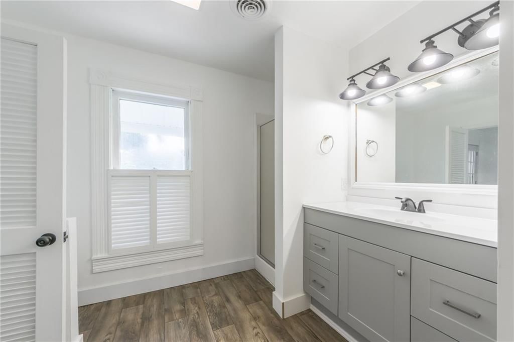 325 John F Kennedy Avenue — photo 14