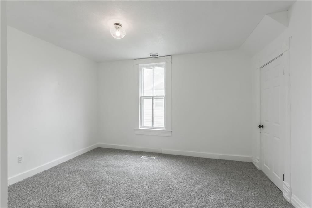 325 John F Kennedy Avenue — photo 16