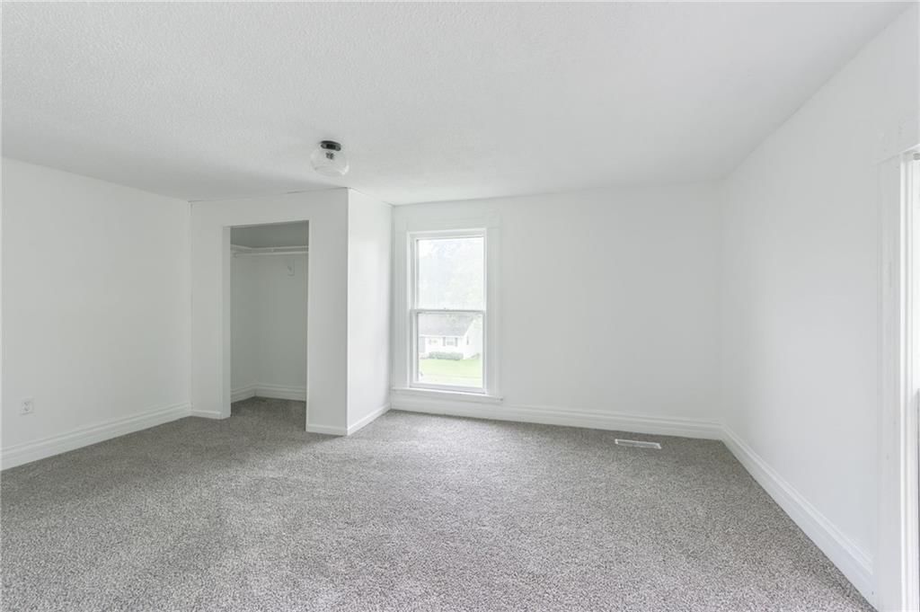 325 John F Kennedy Avenue — photo 20