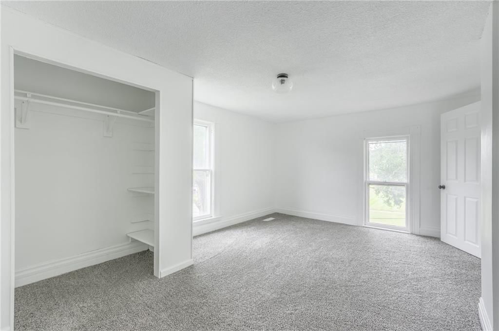 325 John F Kennedy Avenue — photo 21