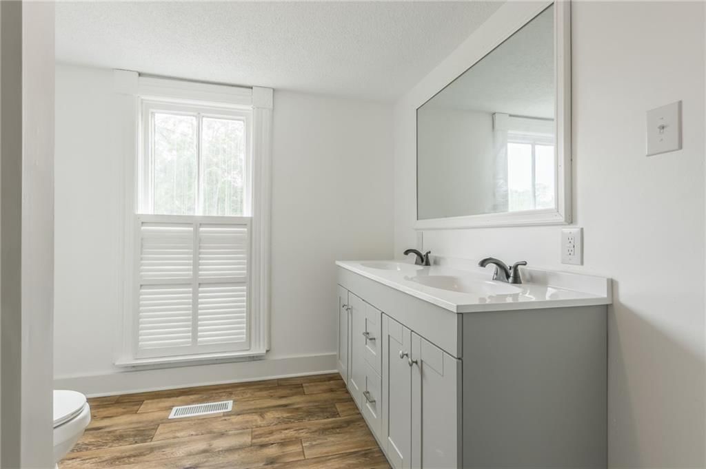 325 John F Kennedy Avenue — photo 23