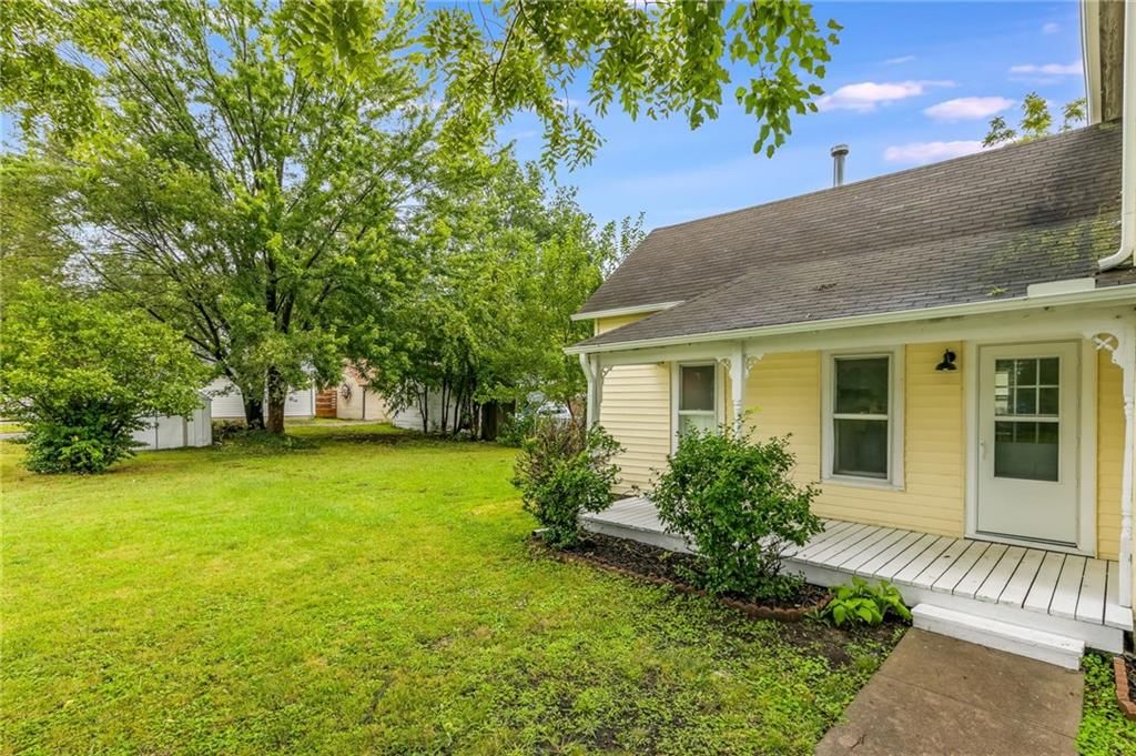 325 John F Kennedy Avenue — photo 5
