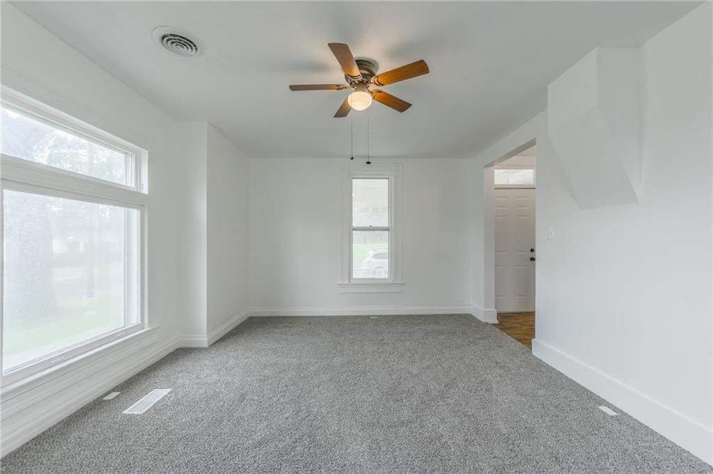 325 John F Kennedy Avenue — photo 7