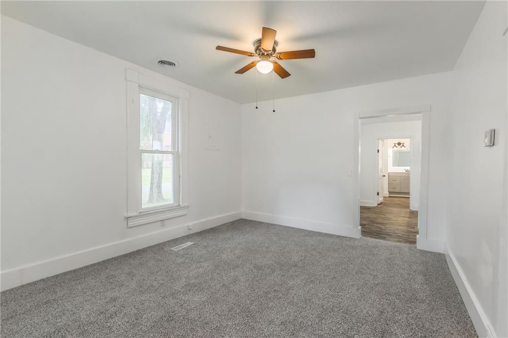 325 John F Kennedy Avenue — photo 8