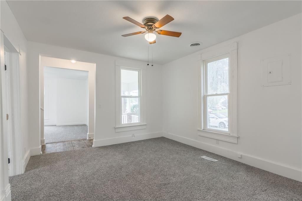 325 John F Kennedy Avenue — photo 9