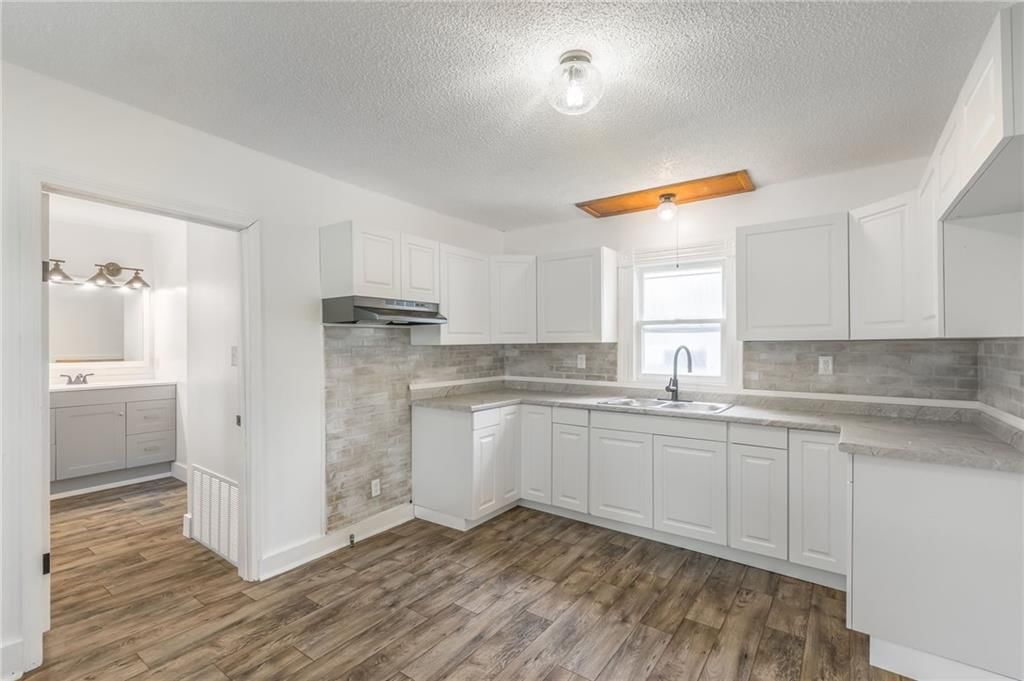325 John F Kennedy Avenue — photo 10