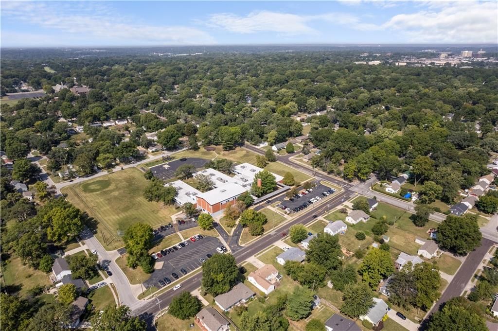 7133 Lamar Avenue — photo 30