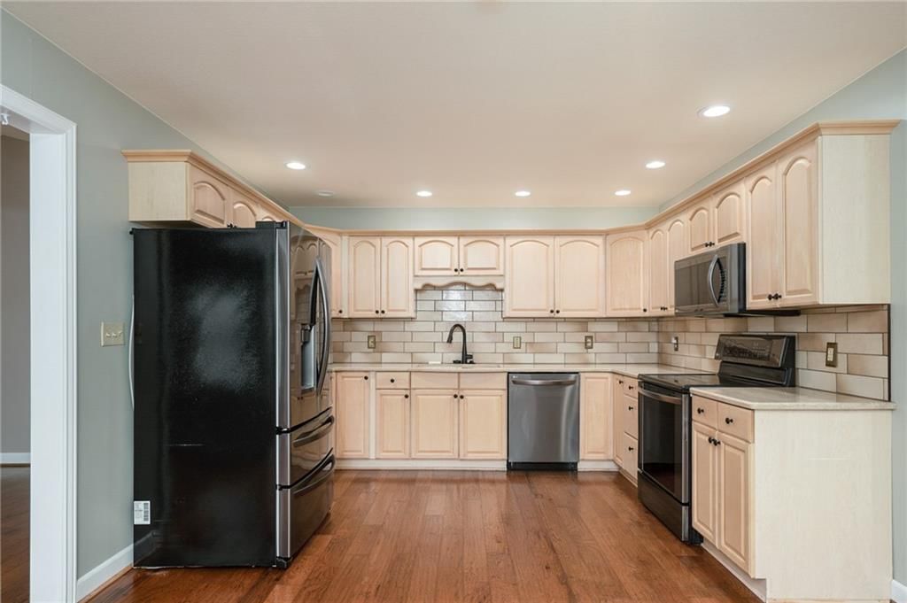 53 Lakeshore Drive — photo 25