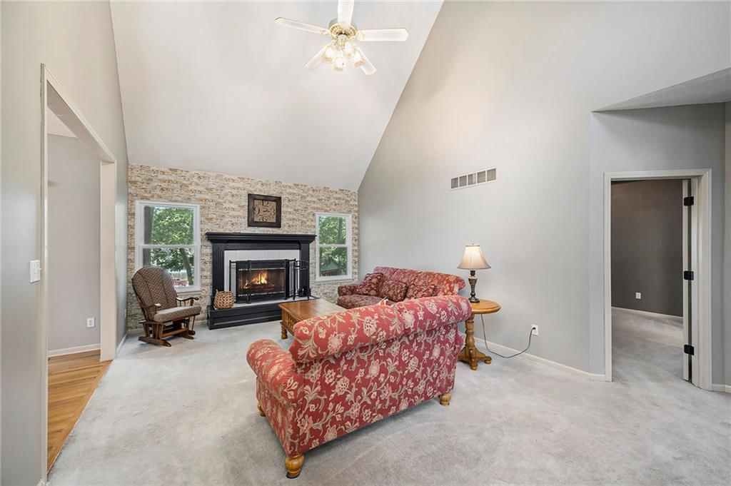 921 NE EMILY Lane — photo 11