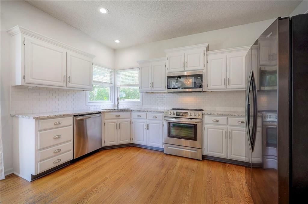 14708 GLENWOOD Avenue — photo 8