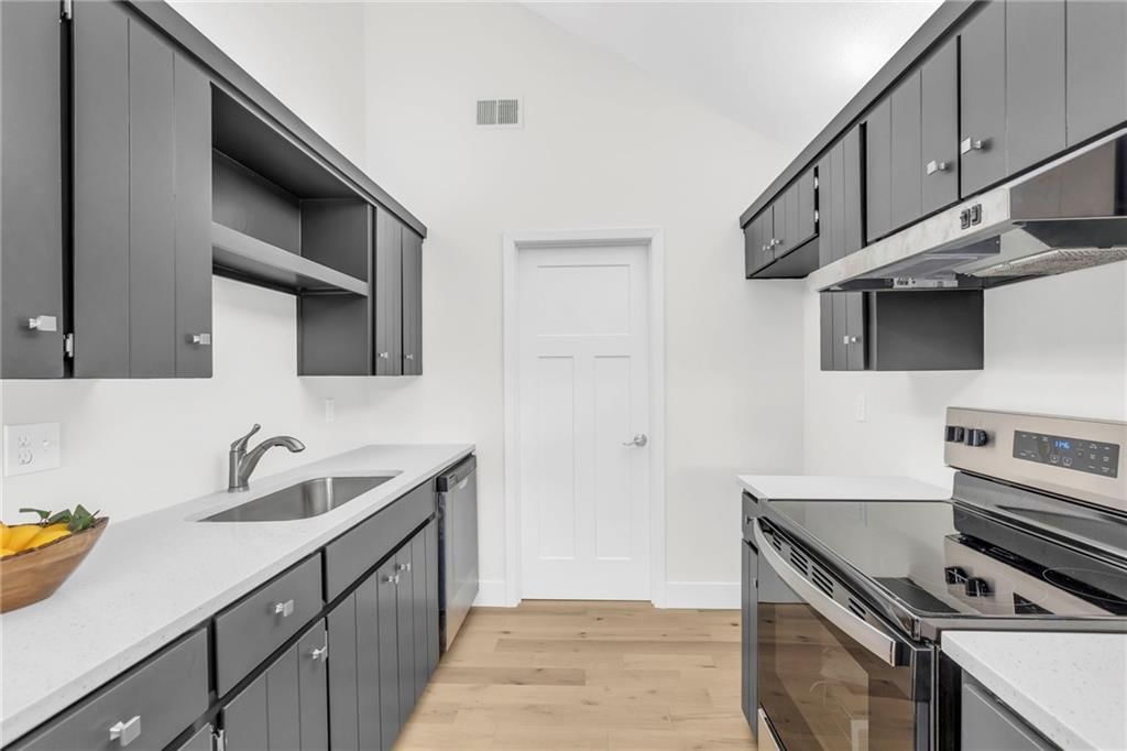 8033 Halsey Street — photo 11