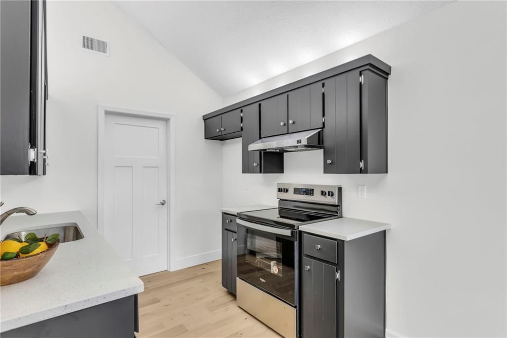 8033 Halsey Street — photo 9