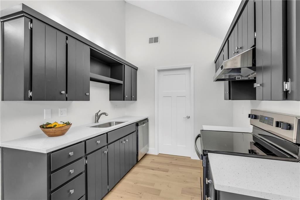8033 Halsey Street — photo 10