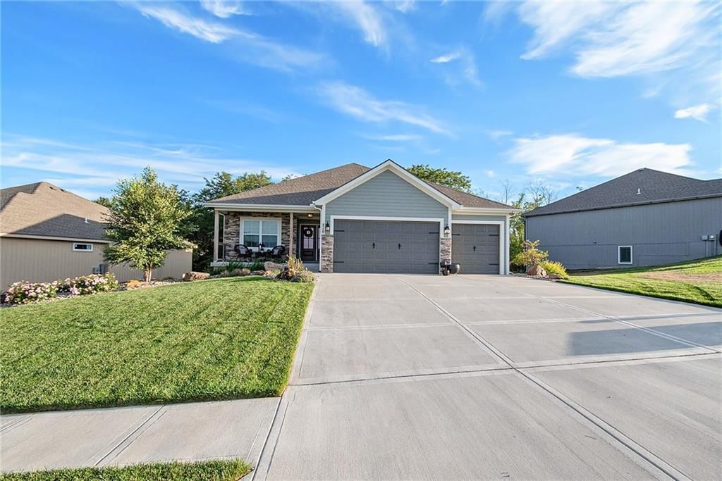 710 Apache Court — photo 2