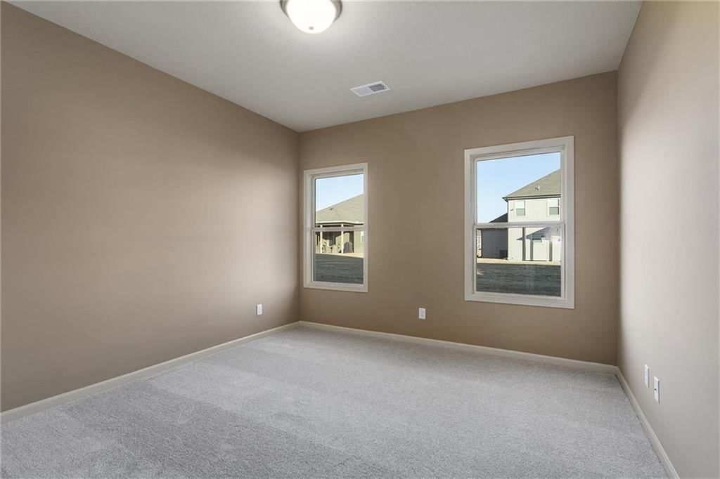 9038 N Monroe Avenue — photo 33