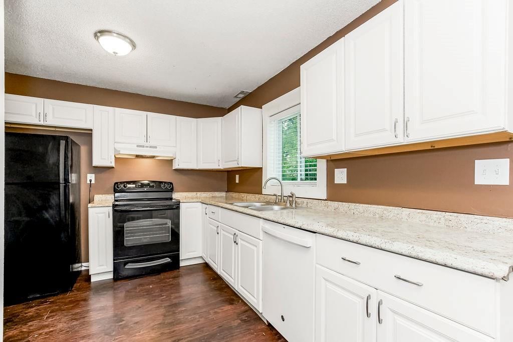 2924 WAYNE Avenue — photo 11