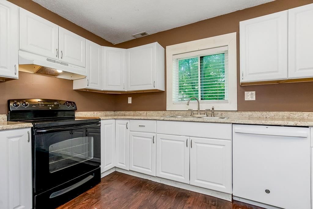 2924 WAYNE Avenue — photo 12