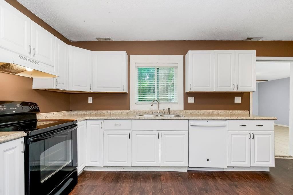 2924 WAYNE Avenue — photo 13
