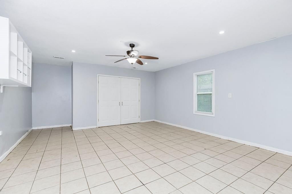 2924 WAYNE Avenue — photo 23