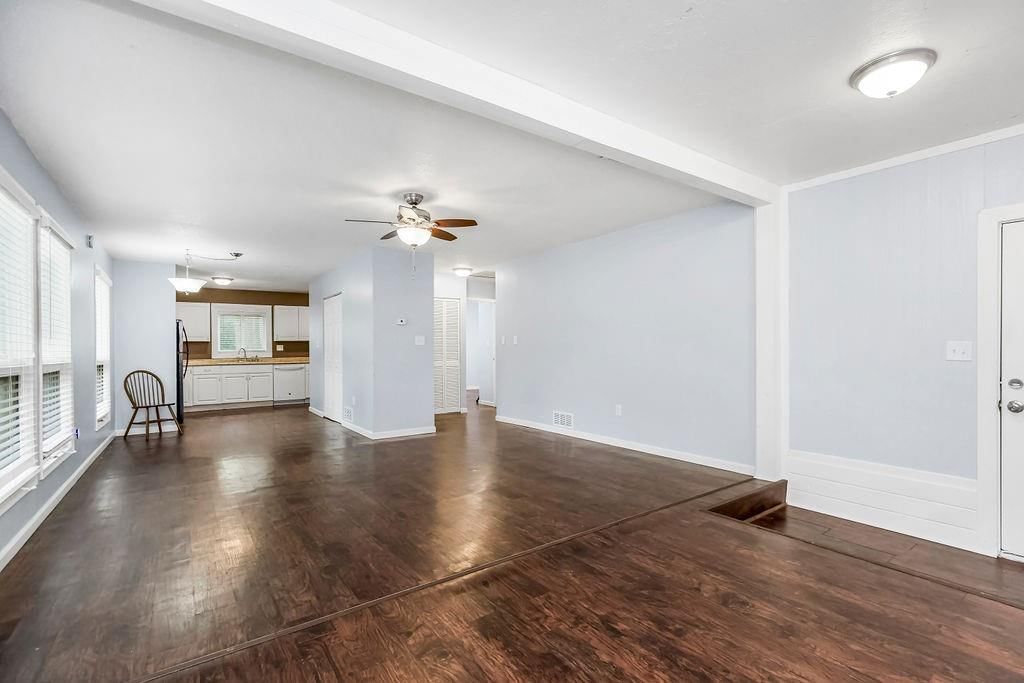 2924 WAYNE Avenue — photo 8