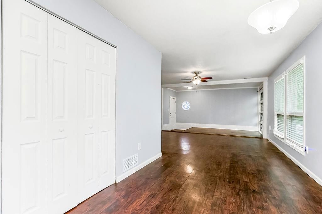 2924 WAYNE Avenue — photo 10
