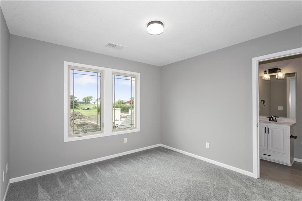 9035 N Monroe Avenue — photo 8