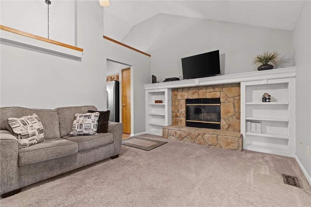 606 Willow Brook Drive — photo 4