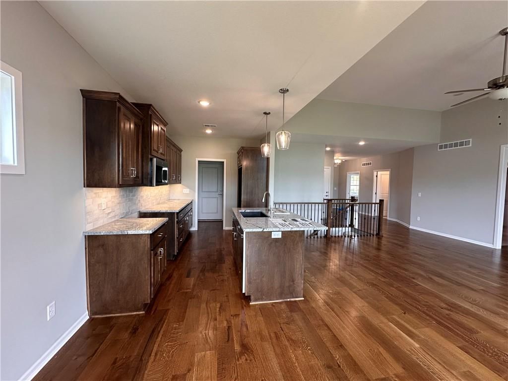 2133 Greenfield Point — photo 9